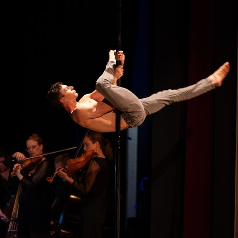 EinKlang – Musik und Tanz - 05. Juli - Tänzer: Danilo Dück (Poledance), Fotograf: Jo Titze