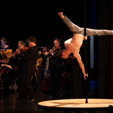 EinKlang – Musik und Tanz - 05. Juli - Tänzer: Danilo Dück (Poledance), Fotograf: Jo Titze