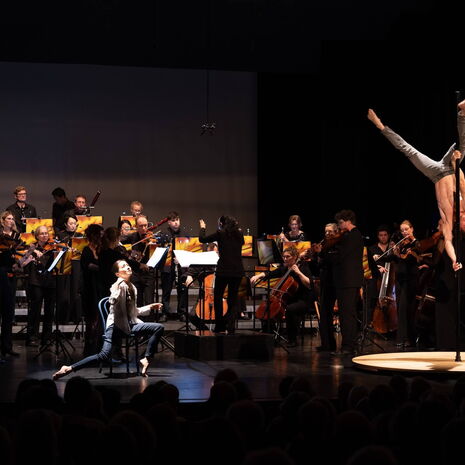 EinKlang – Musik und Tanz - 05. Juli - Tänzer: Danilo Dück (Poledance) und Fumiko Okusawa (Contemporary Dance), Fotograf: Jo Titze